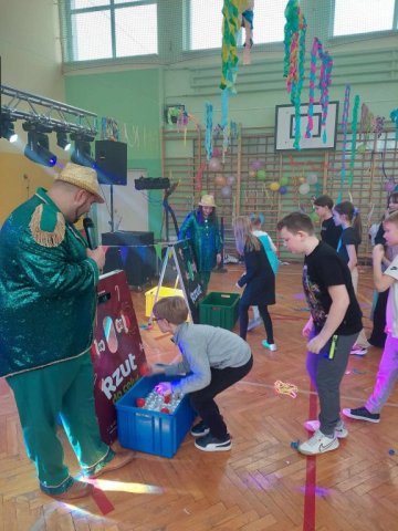 b_1024_768_0_00_images_2023_2024_WYDARZENIA_Choinka_419664750_840370617890888_6468155859775662121_n